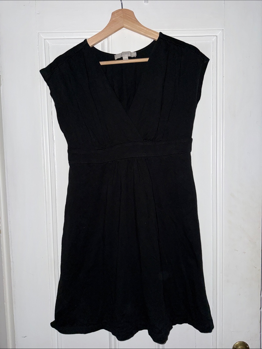 ANN TAYLOR LOFT Black V-Neck Empire Waist Cap Sleeve Mini Dress Small